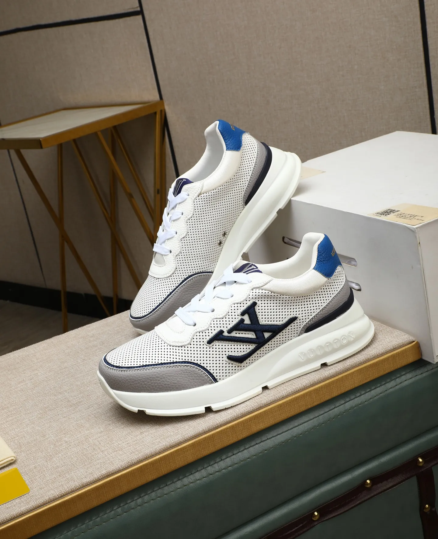 Men's shoes 💰460 📛📛【LOUIS VUITTON】Louis Vuitton official website synchronized new products 👟Milan fashion catwalk style 🇰🇾🇰🇾LV family logo, celebrity style, a must-have for fashionistas ⚠️First-layer calfskin ➕Genuine leather lining ➕Official website original version special outsole 👞Number 38-44